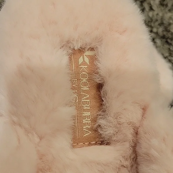 NWT Pink Koolaburra fuzzy sandels/slippers - Picture 2 of 4